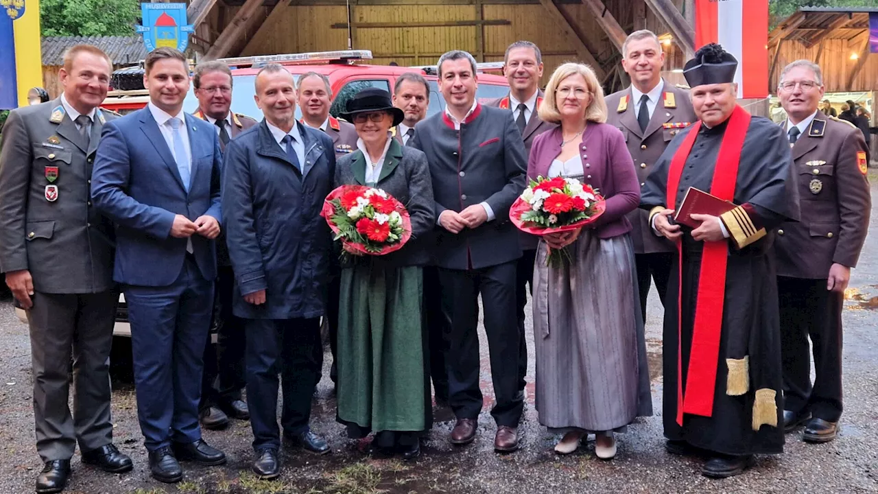 Neues Feuerwehrauto wurde gesegnet