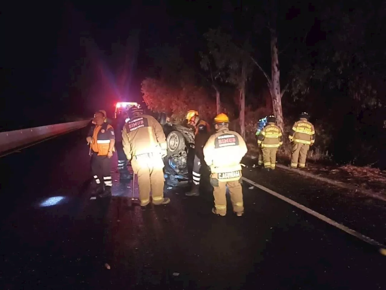 Vuelcan en la carretera Guanajuato – Silao y abandonan el vehículo