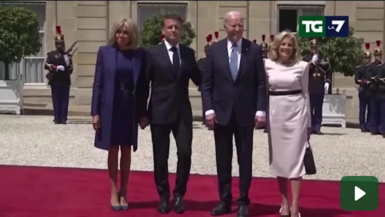 Biden a Parigi incontra Macron: 'Tutta l'Europa è minacciata dalla Russia'