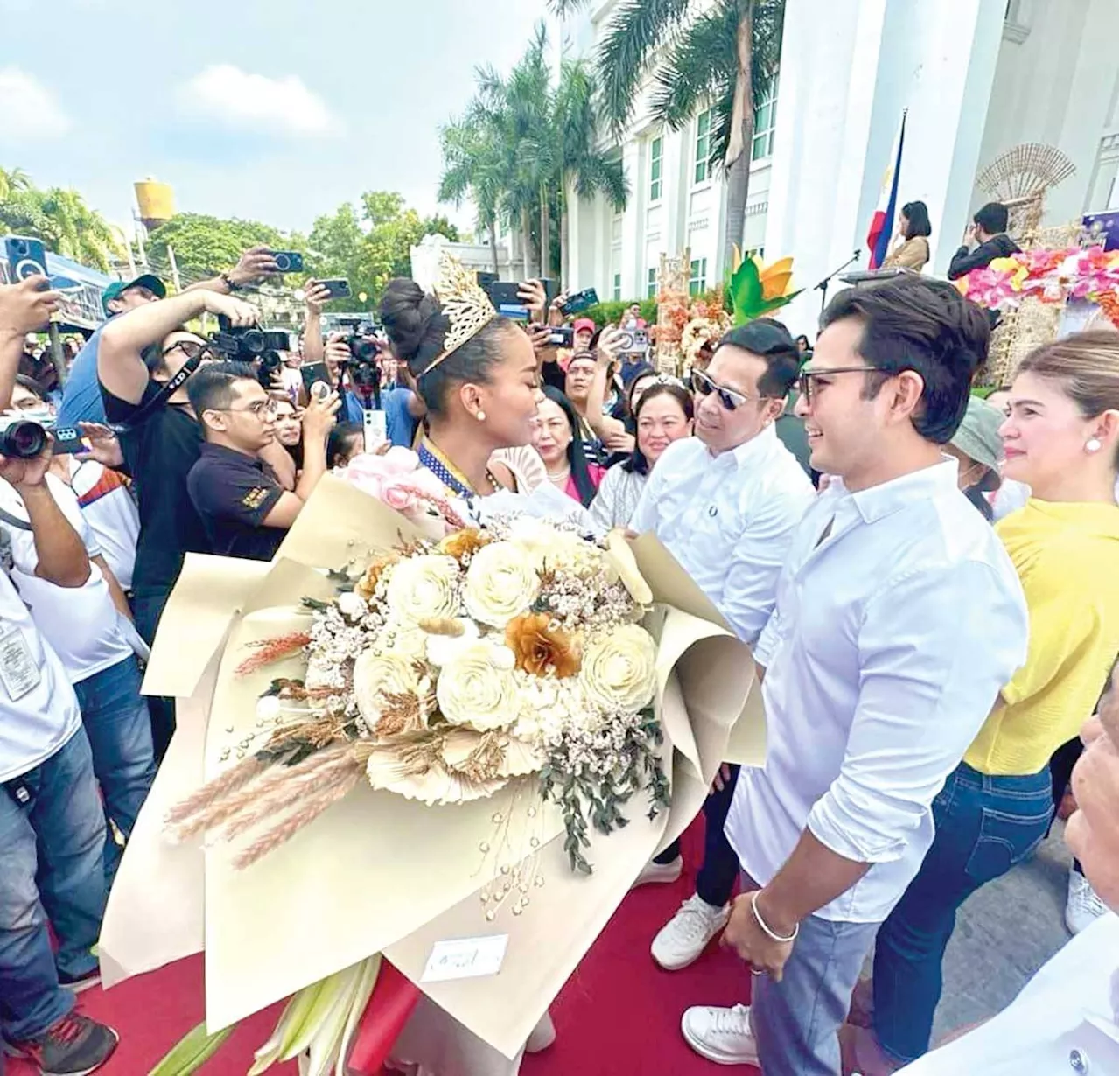 Manalo gets grand welcome in Bulacan