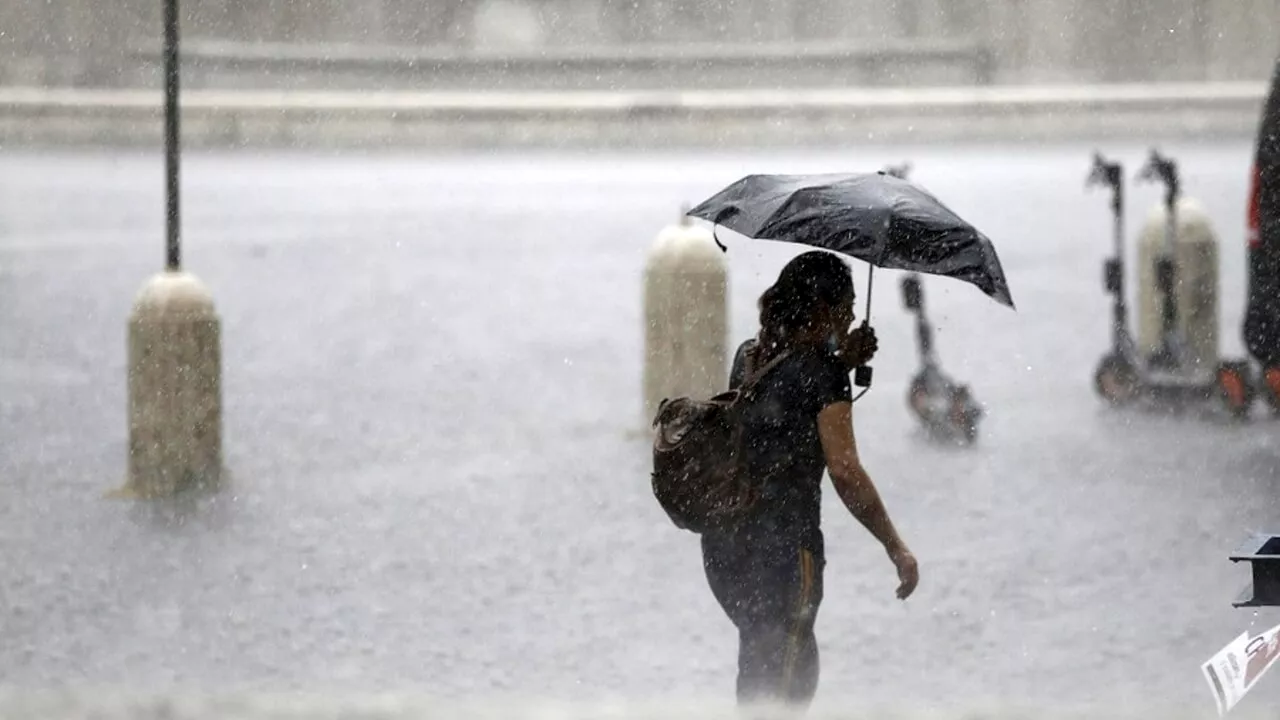 Una domenica con l'allerta meteo: diramato l'avviso per sette regioni