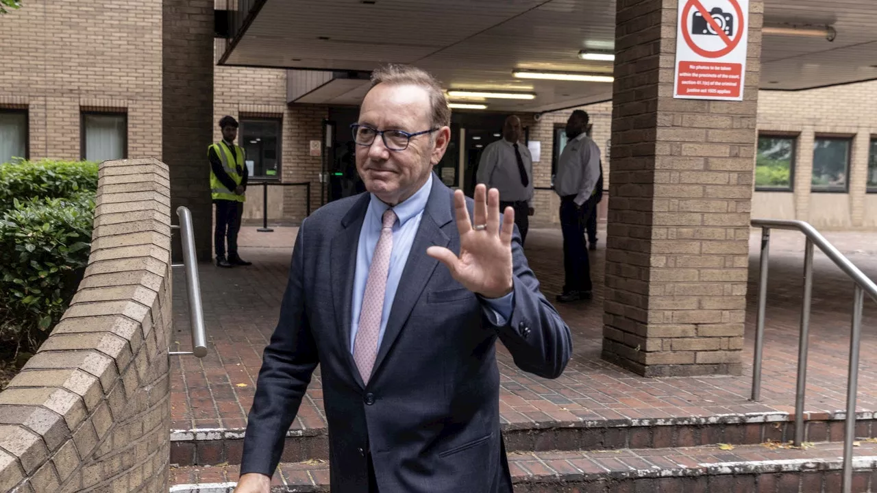 Kevin Spacey: arriva su Discovery+ il documentario in cui altri 10 uomini lo accusano di molestie sessuali, ma lui non ci sta