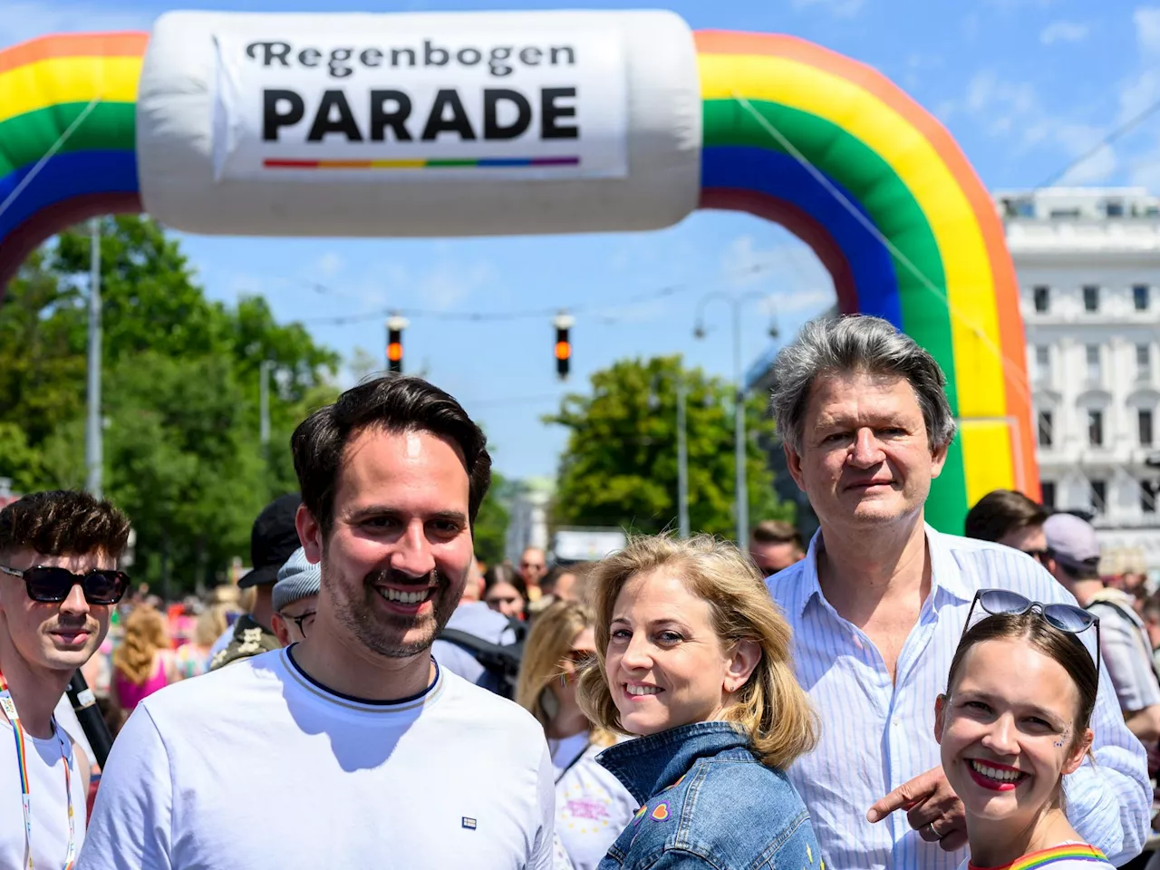 28. Regenbogenparade in Wien: Zehntausende demonstrierten für LGBTIQ-Rechte