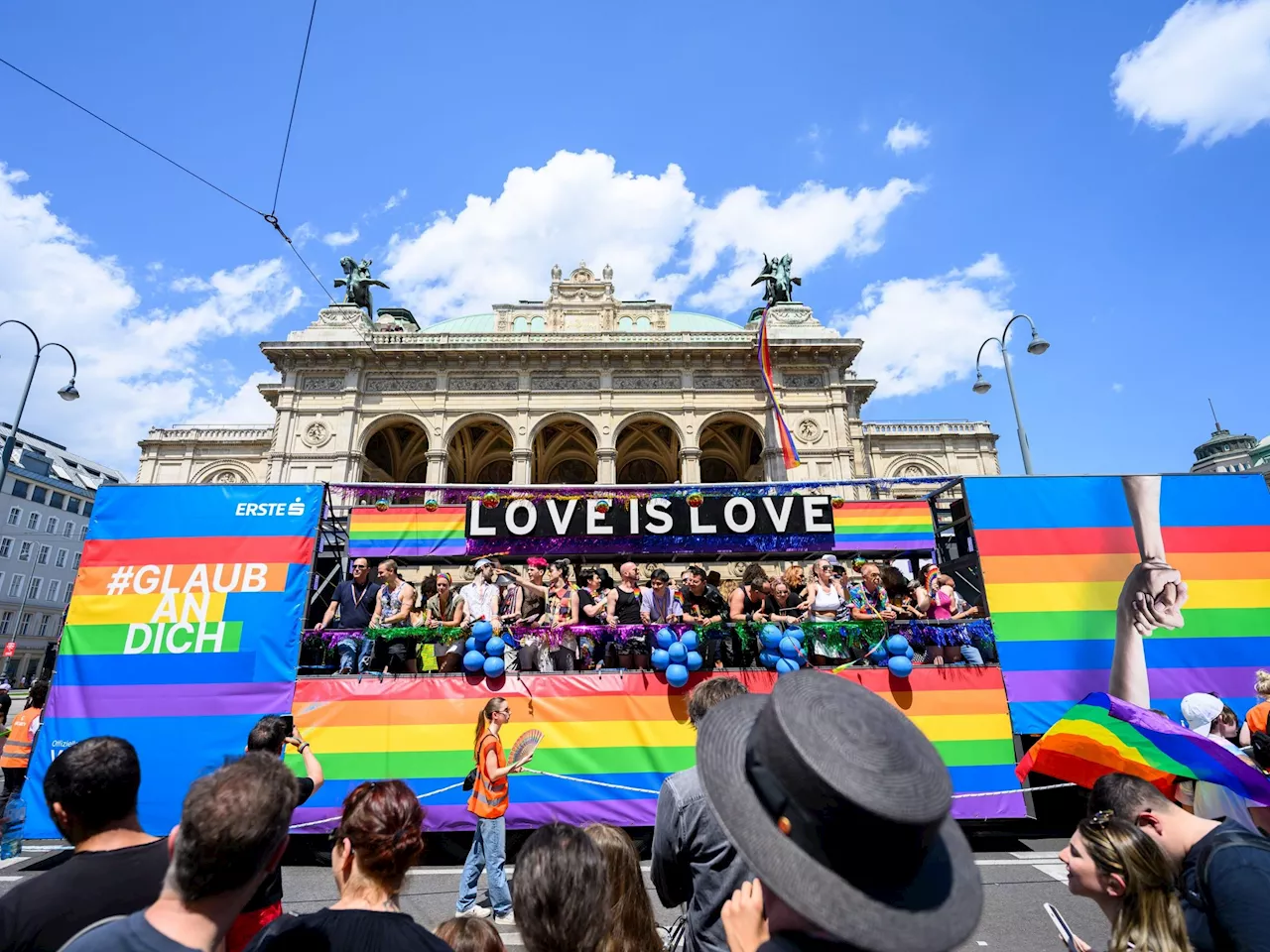 340.000 Menschen bei Regenbogenparade am Wiener Ring