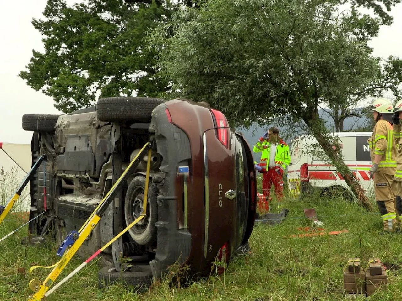 Verkehrsunfall auf der L45 bei Dornbirn: Ältere Dame leicht verletzt