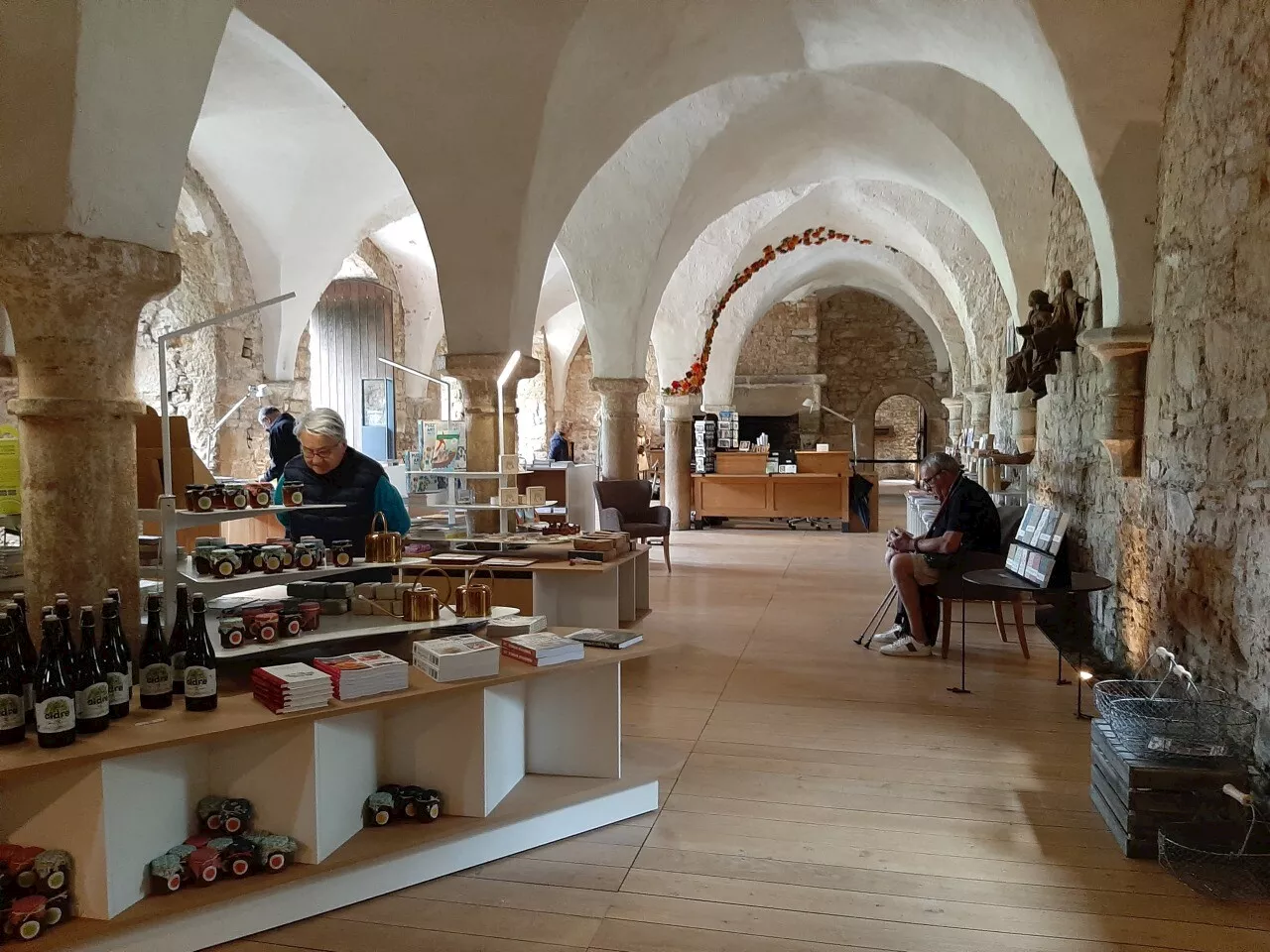 Paimpol : à l'abbaye de Beauport, la salle des hôtes vient d'agrandir sa boutique