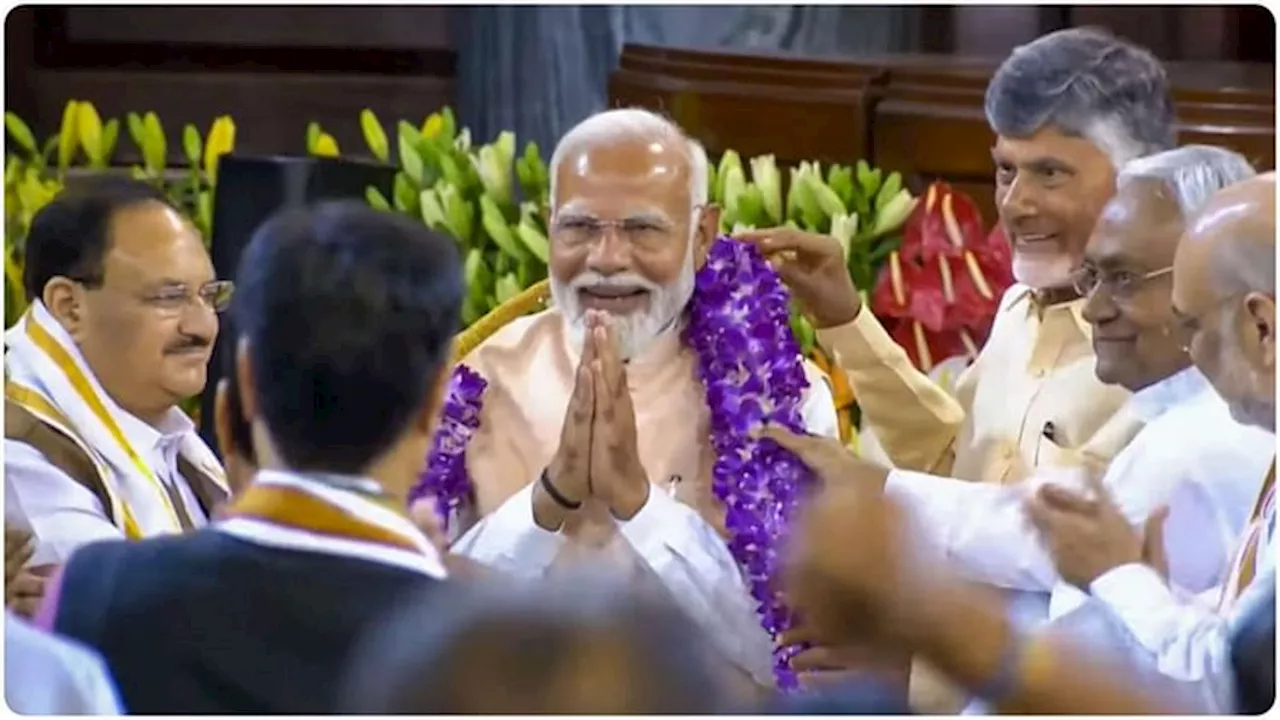 PM Modi Oath Live: राजघाट पर बापू को नमन कर समर स्मारक पहुंचे मोदी, शहीदों को किया नमन; आज लेंगे शपथ