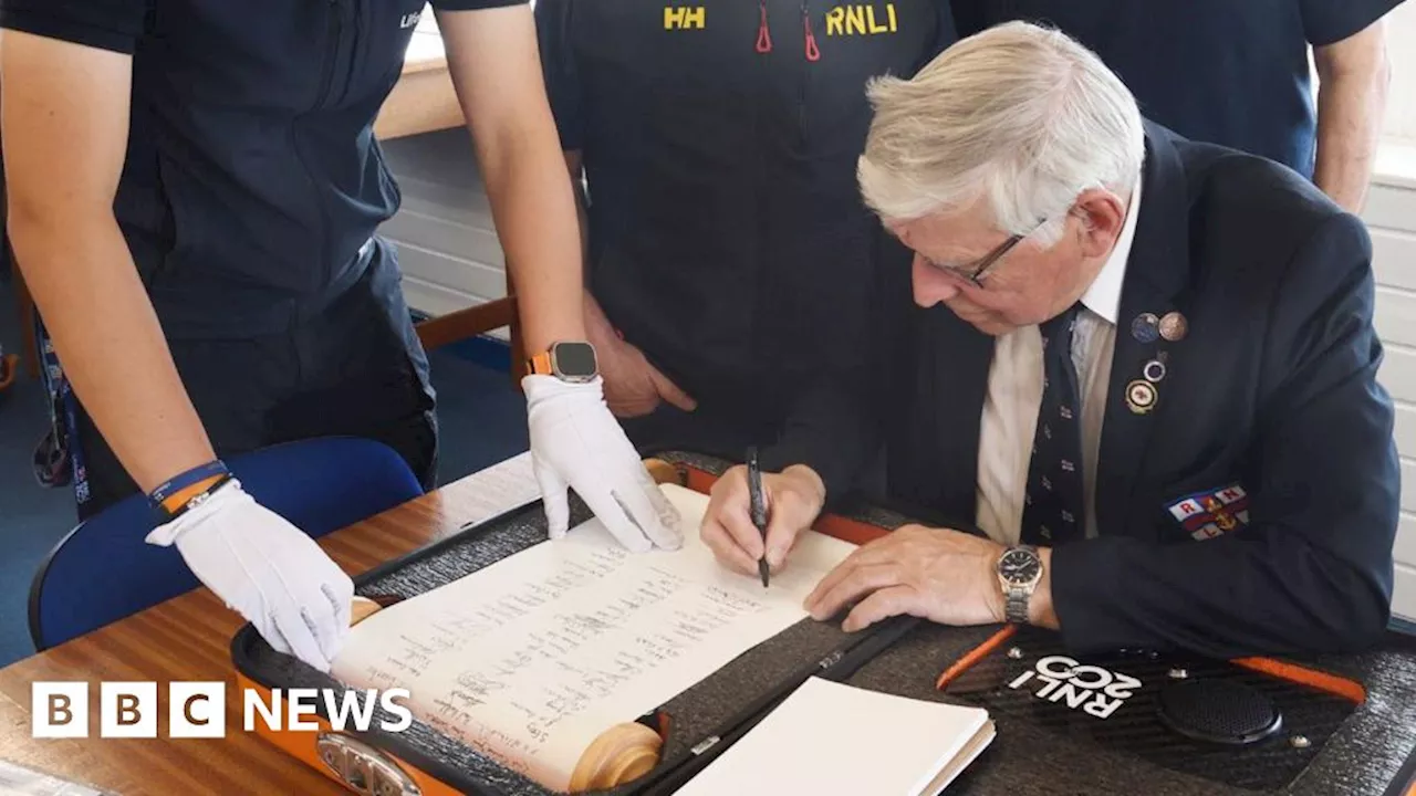 RNLI 200th anniversary scroll reaches north-east England