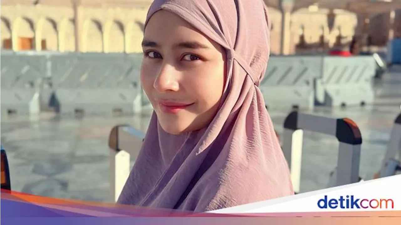 Ini Penyebab Prilly Latuconsina Gagal Ikut Naik Haji Bareng Orang Tua