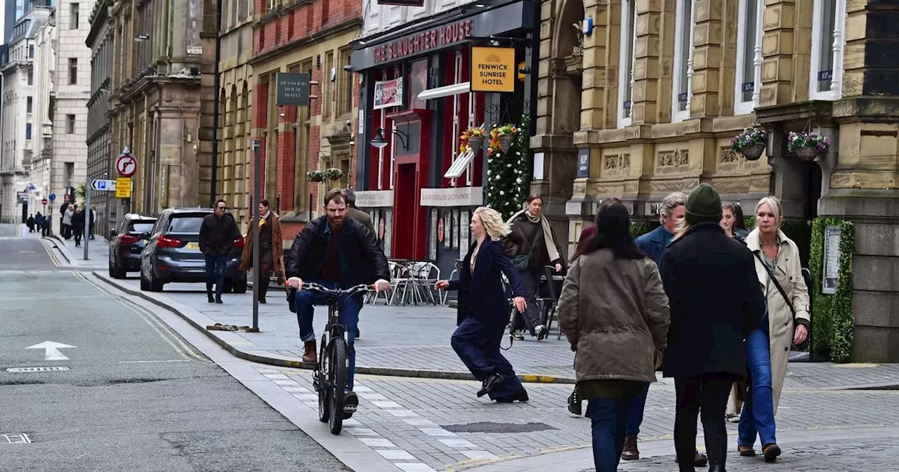 Crowds gather as high-action scene filmed in city centre