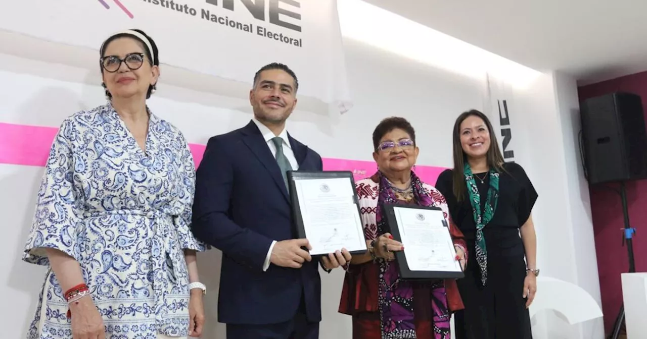 Omar García Harfuch y Ernestina Godoy reciben constancias de senadores