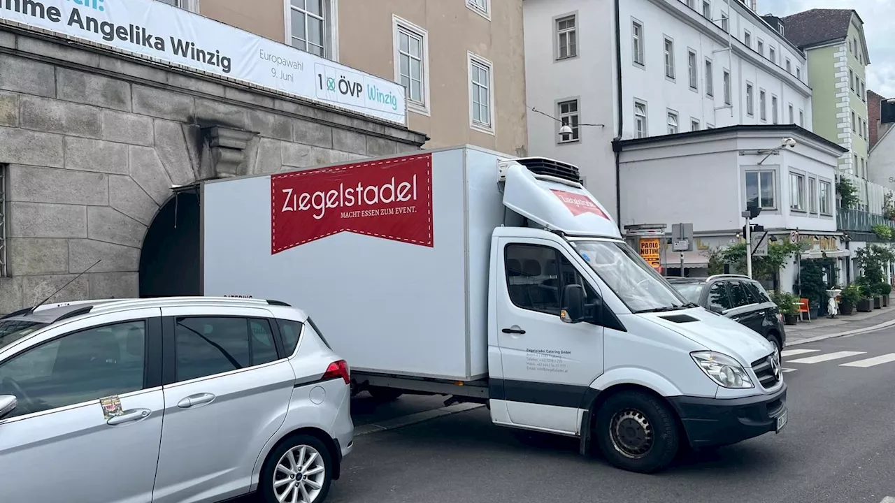 – hier fährt Catering-Lkw bei ÖVP vor