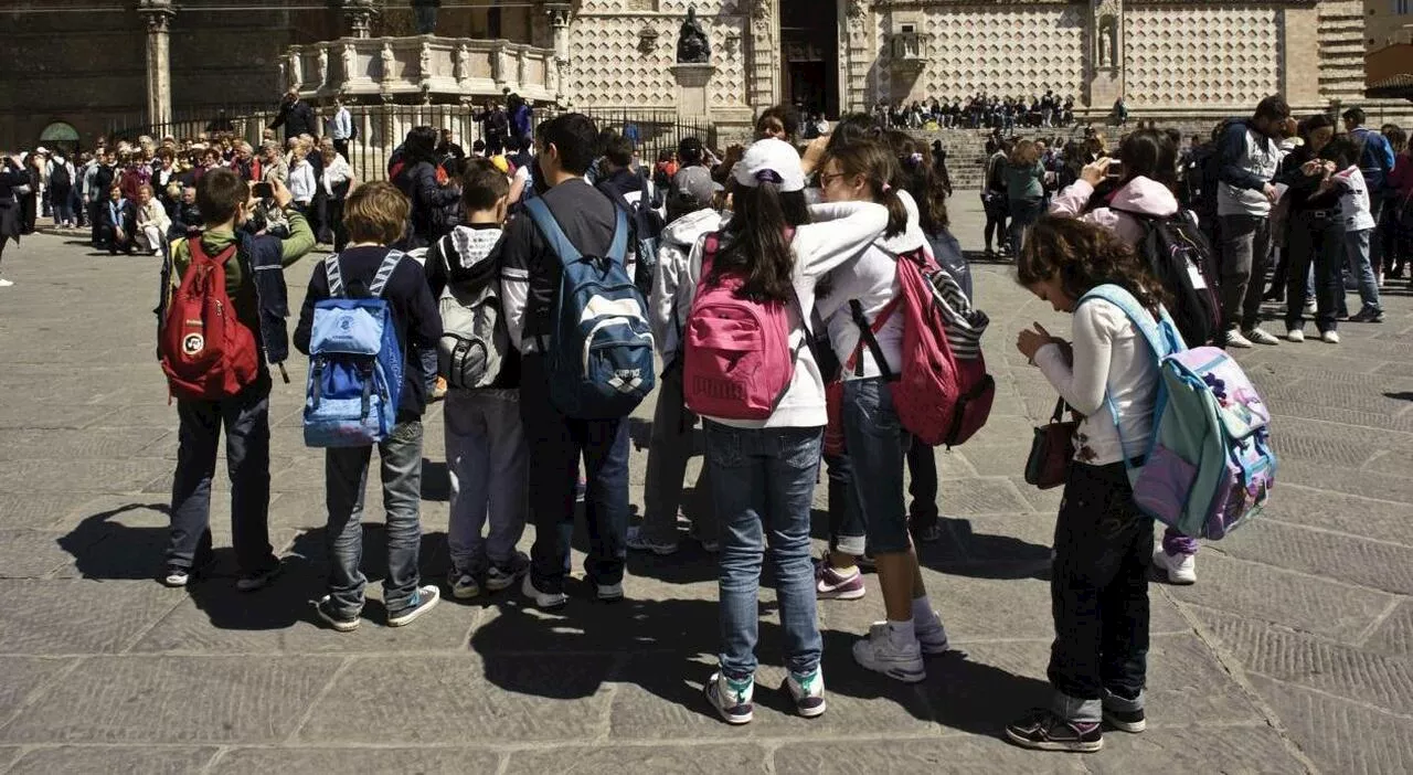 Abusi in gita scolastica, accertamenti al bivio: sedicenne verso il processo per violenza sessuale