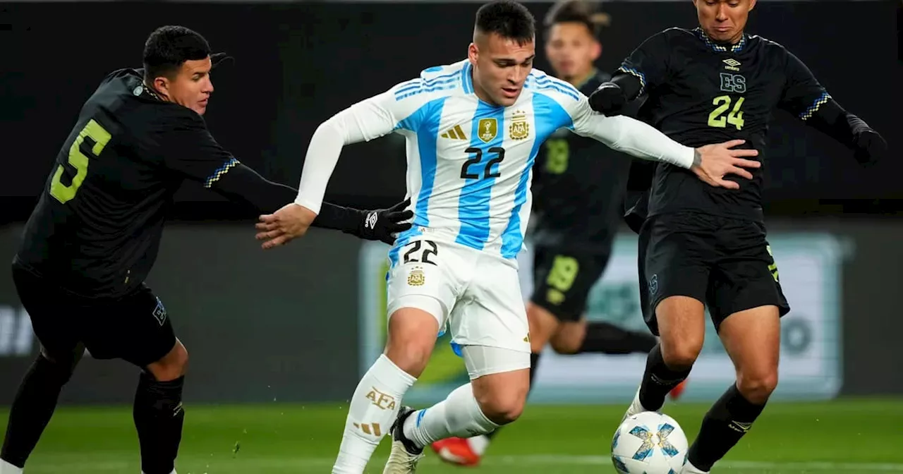 Argentina, con Messi en el banco, domina a Ecuador pero empata 0-0 en Chicago