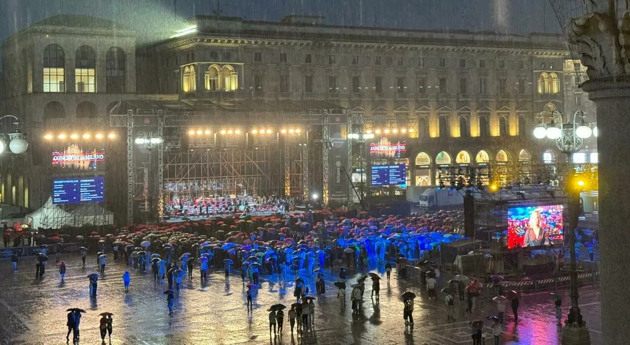 Bomba d'acqua su Milano, cancellato il concerto della Filarmonica in piazza Duomo