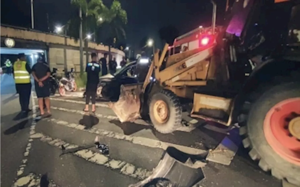 Man dies, three hurt after car crashes into backhoe in Penang