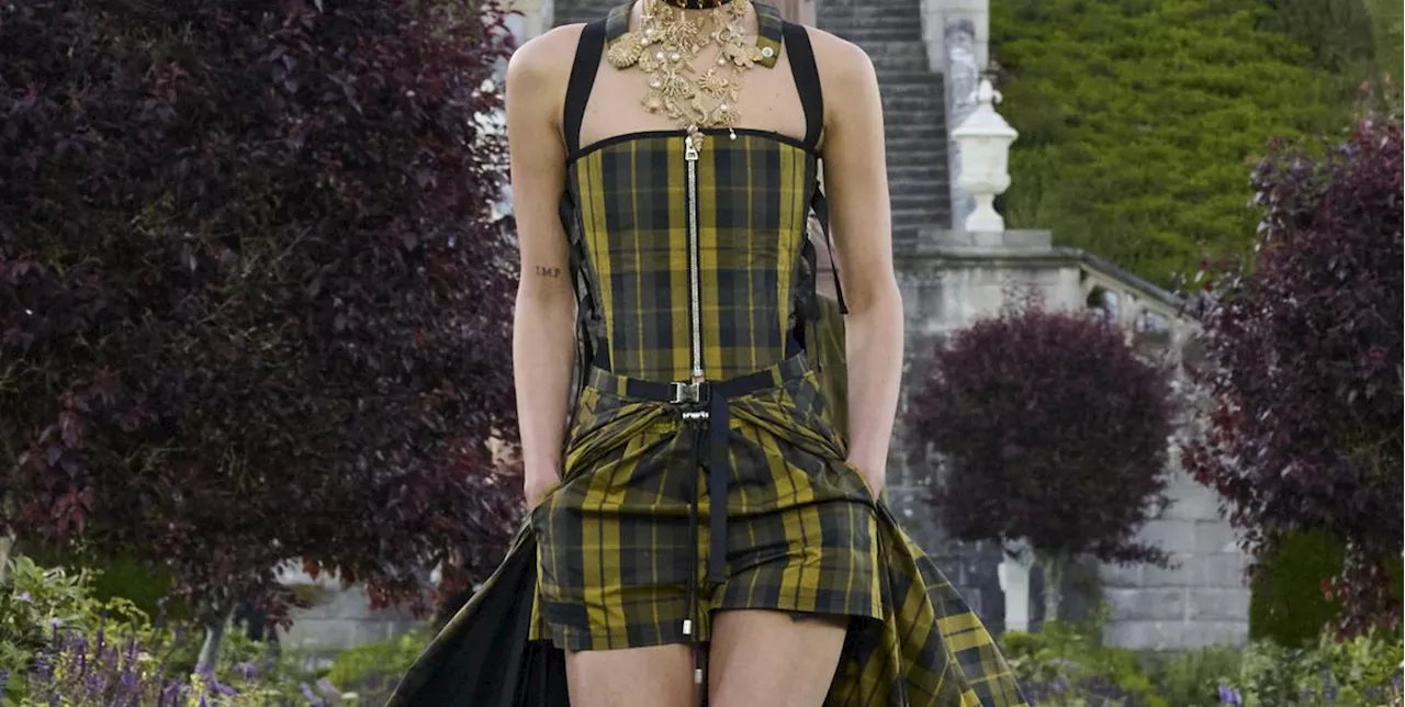 La storia dei tessuti tartan Dior Cruise 2025