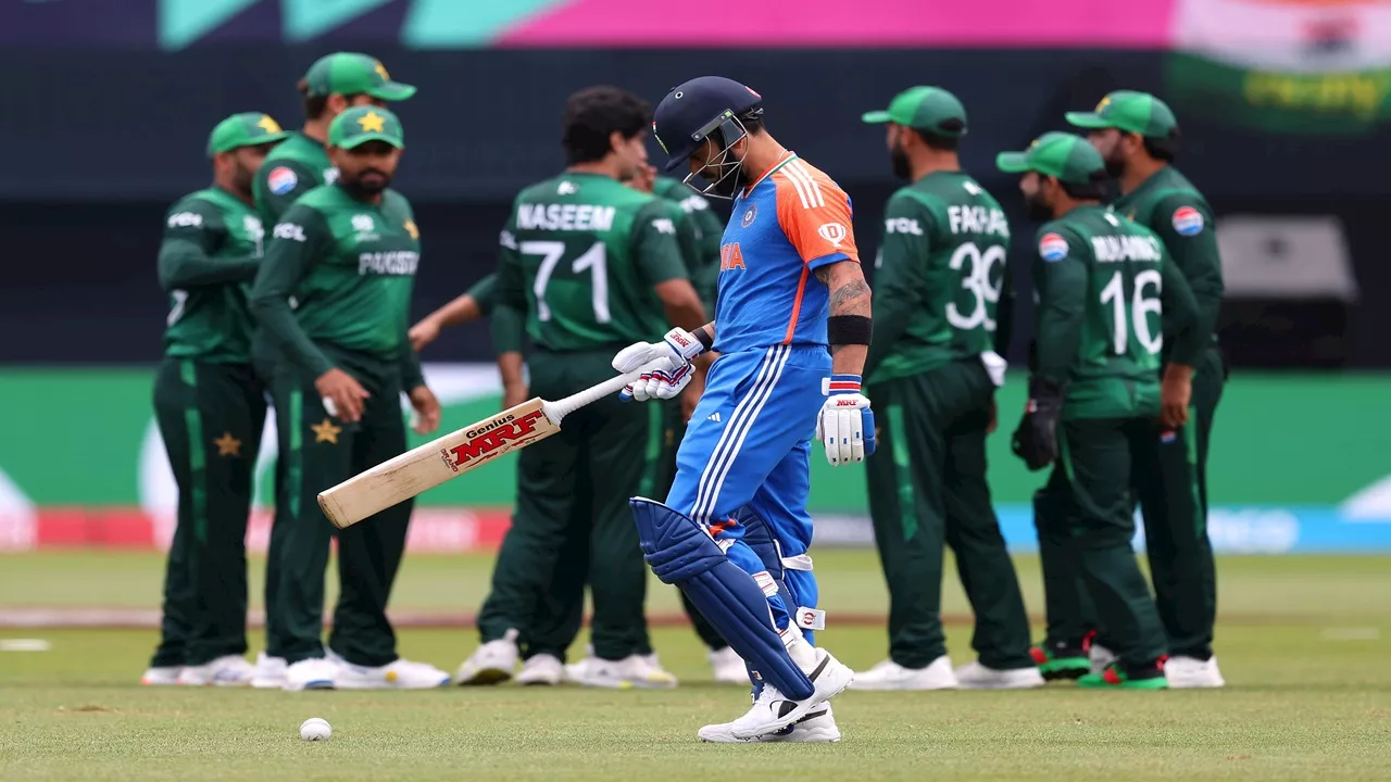 IND vs PAK : पाकिस्तान के सामने 119 पर ढ़ेर हुई टीम इंडिया, अब गेंदबाजों के कंधों पर भारत की जीत का जिम्मा