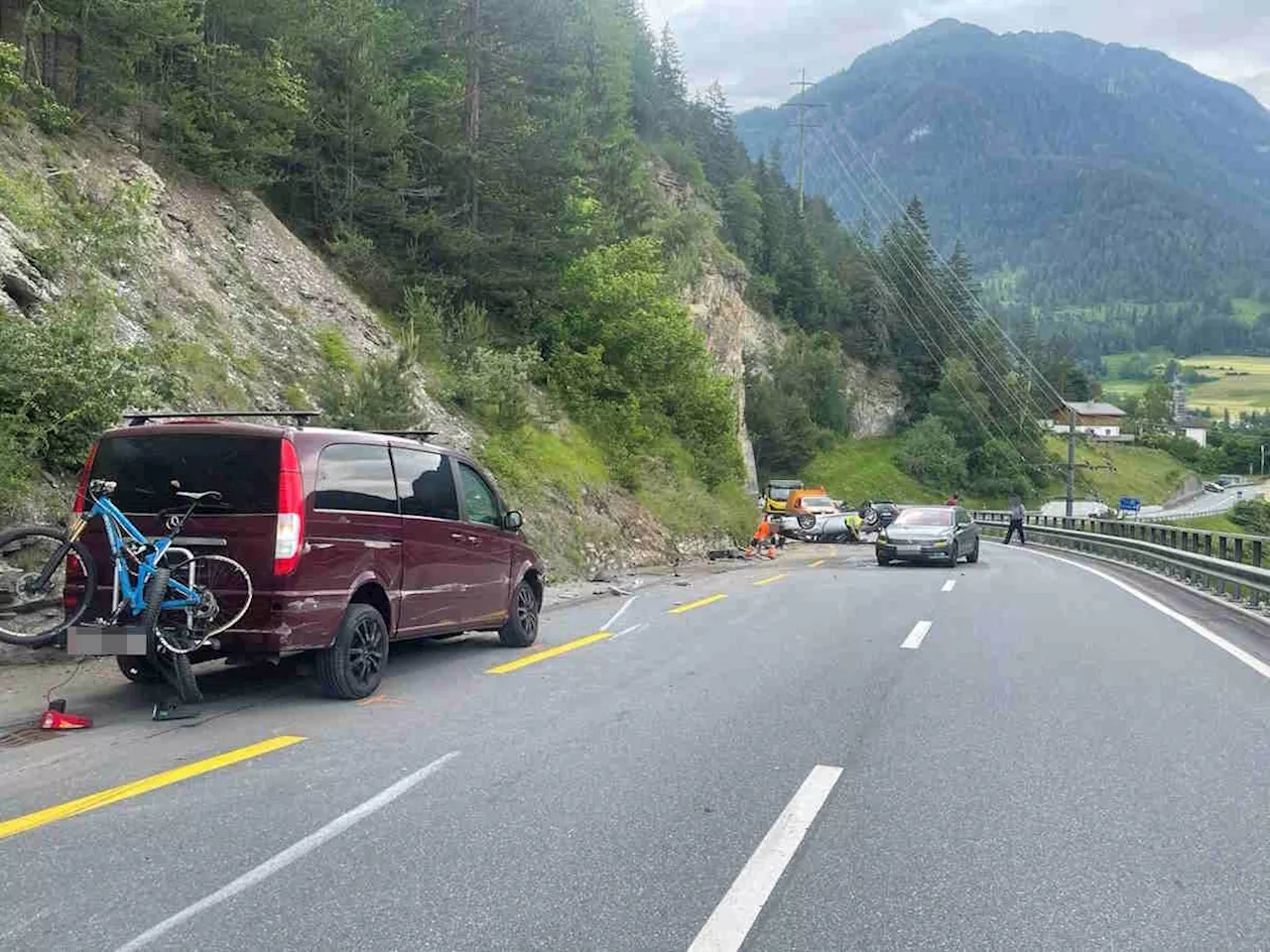 Tiefencastel GR: Schwerer Verkehrsunfall bei Überholmanöver