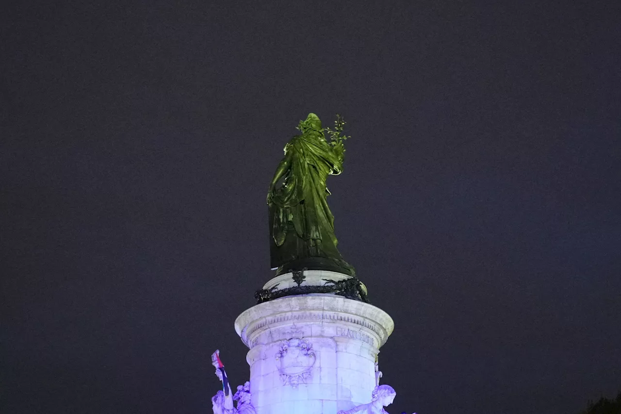 Européennes : des centaines de manifestants place de la République à Paris contre le Rassemblement national