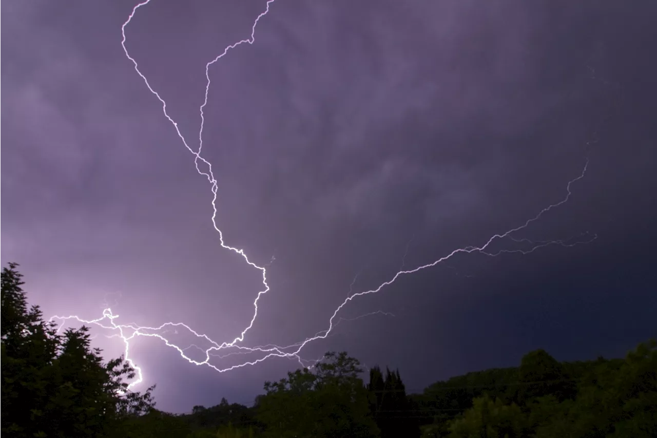 Météo : quatre départements du sud-ouest toujours en vigilance orange 'pluie-inondation' et 'orages'