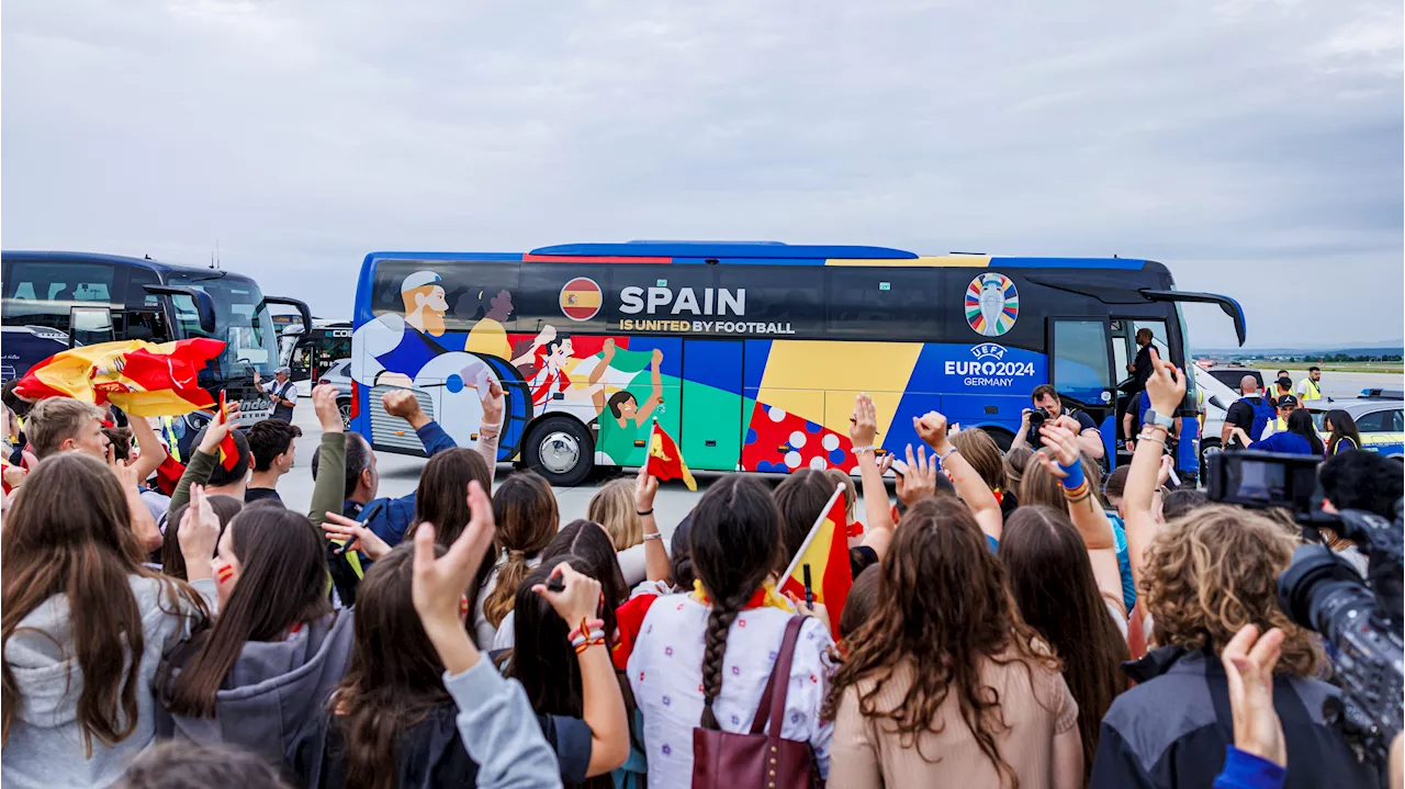 Un toro rojo en la Selva Negra: España desembarca en la Eurocopa