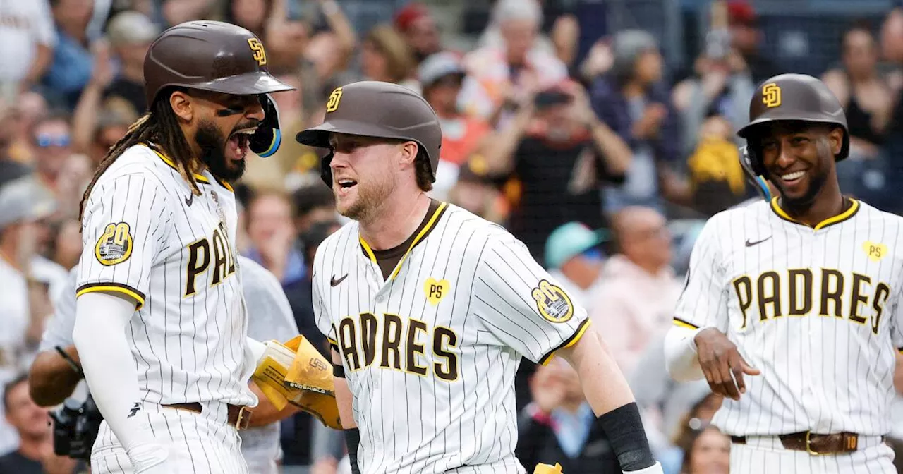 Padres continue to slug Diamondbacks, get back to .500 with second straight rout