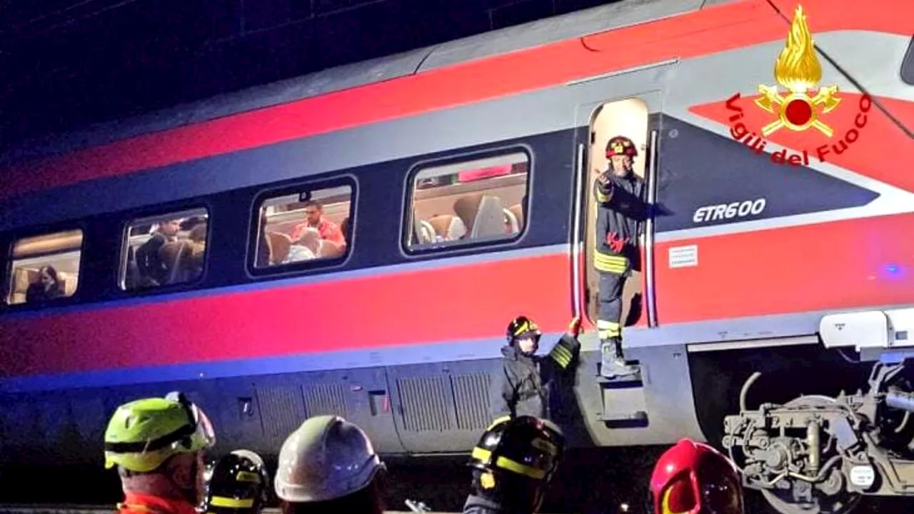 Frecciarossa bloccato per 5 ore, passeggeri in rivolta: "Vergogna pura"