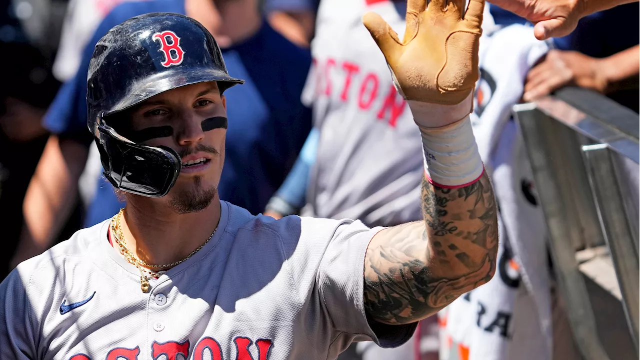 Hamilton homers as Red Sox rally for win over White Sox in 10 innings