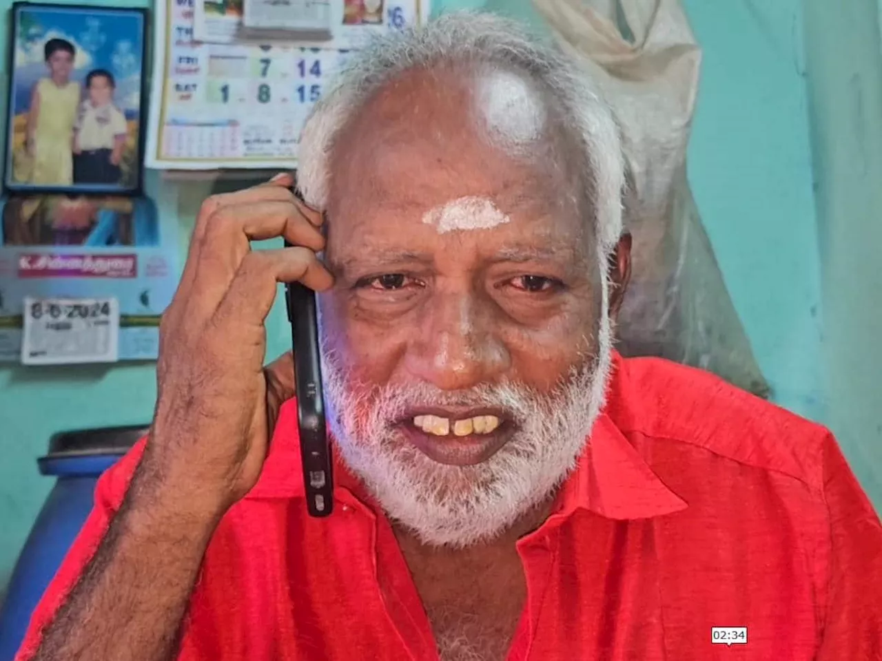 அதிமுக தோற்றதால் தனது காலை கிழித்து கொண்ட தொண்டர்!