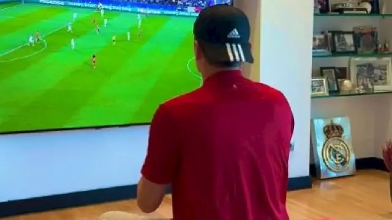 Iker Casillas muestra su apoyo a la selección desde casa y le llueven las críticas por un pequeño detalle en su estantería