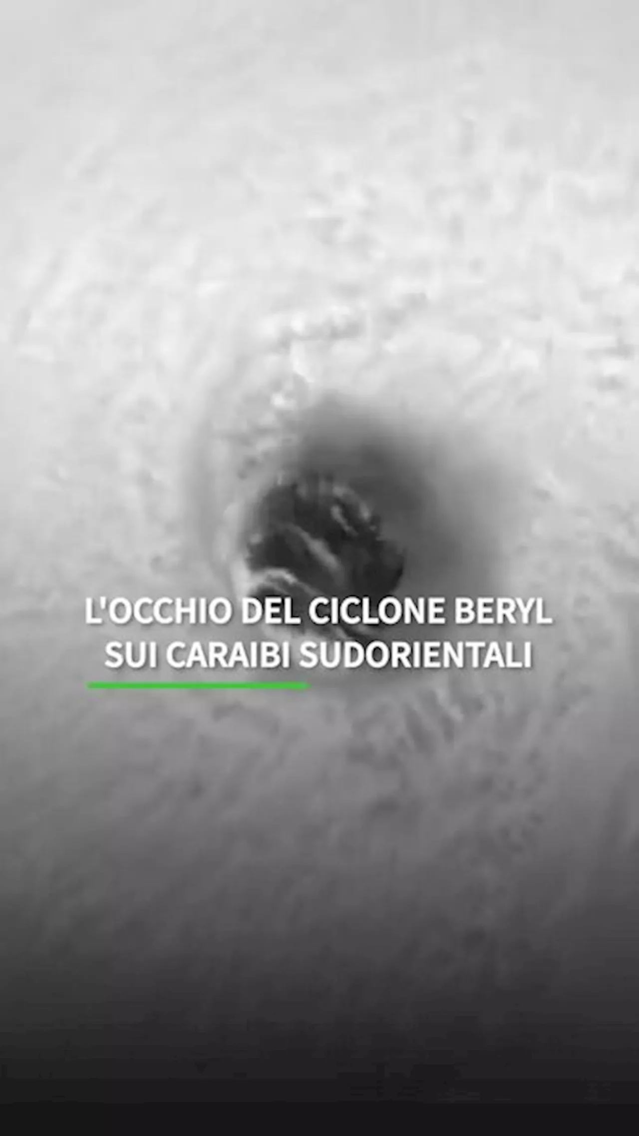 L'occhio del ciclone Beryl sui Caraibi sudorientali