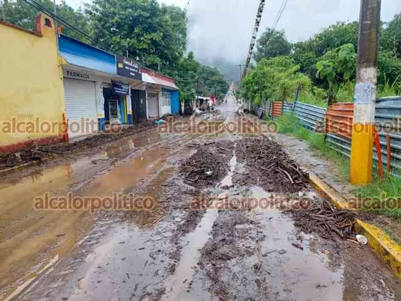 En Huiloapan, 500 casas resultaron dañadas por barrancada