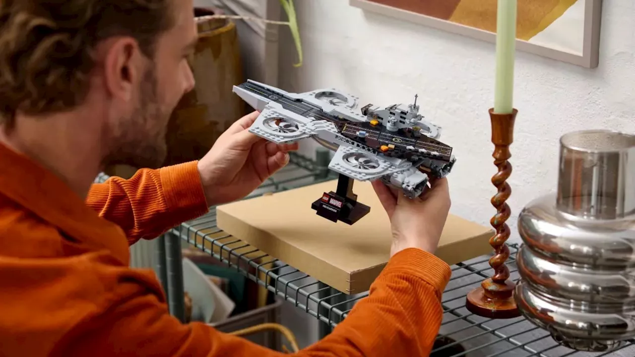 Build a S.H.I.E.L.D. Helicarrier Replica from The Avengers with LEGO