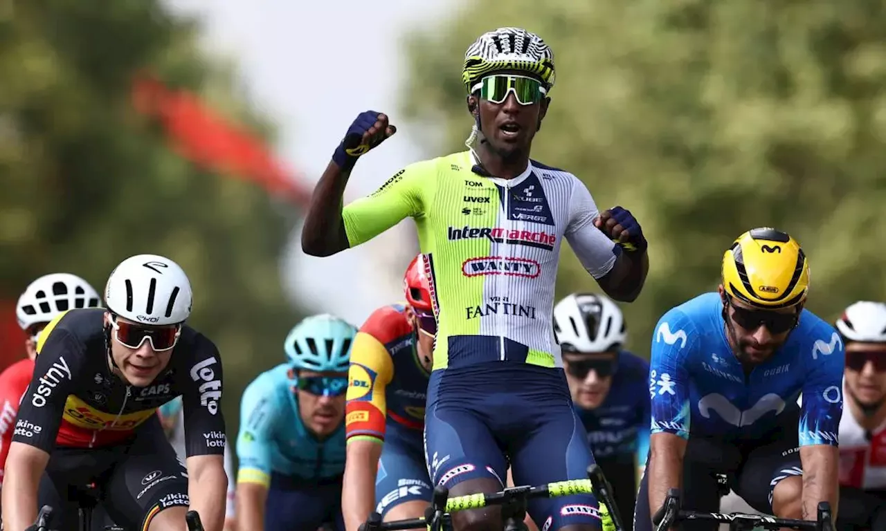 Biniam Girmay gana la tercera etapa del Tour de Francia; Carapaz se viste de amarillo