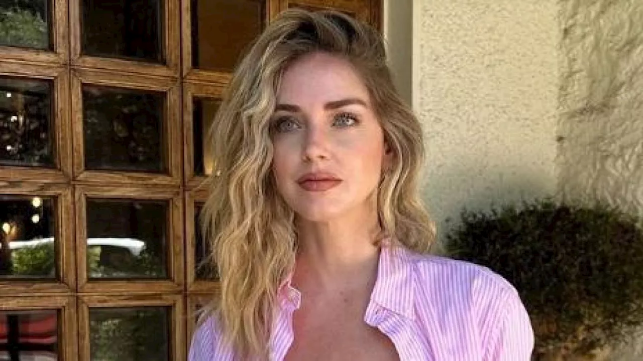 Chiara Ferragni dalla spiaggia di Forte dei Marmi: «La separazione mi fa bene»