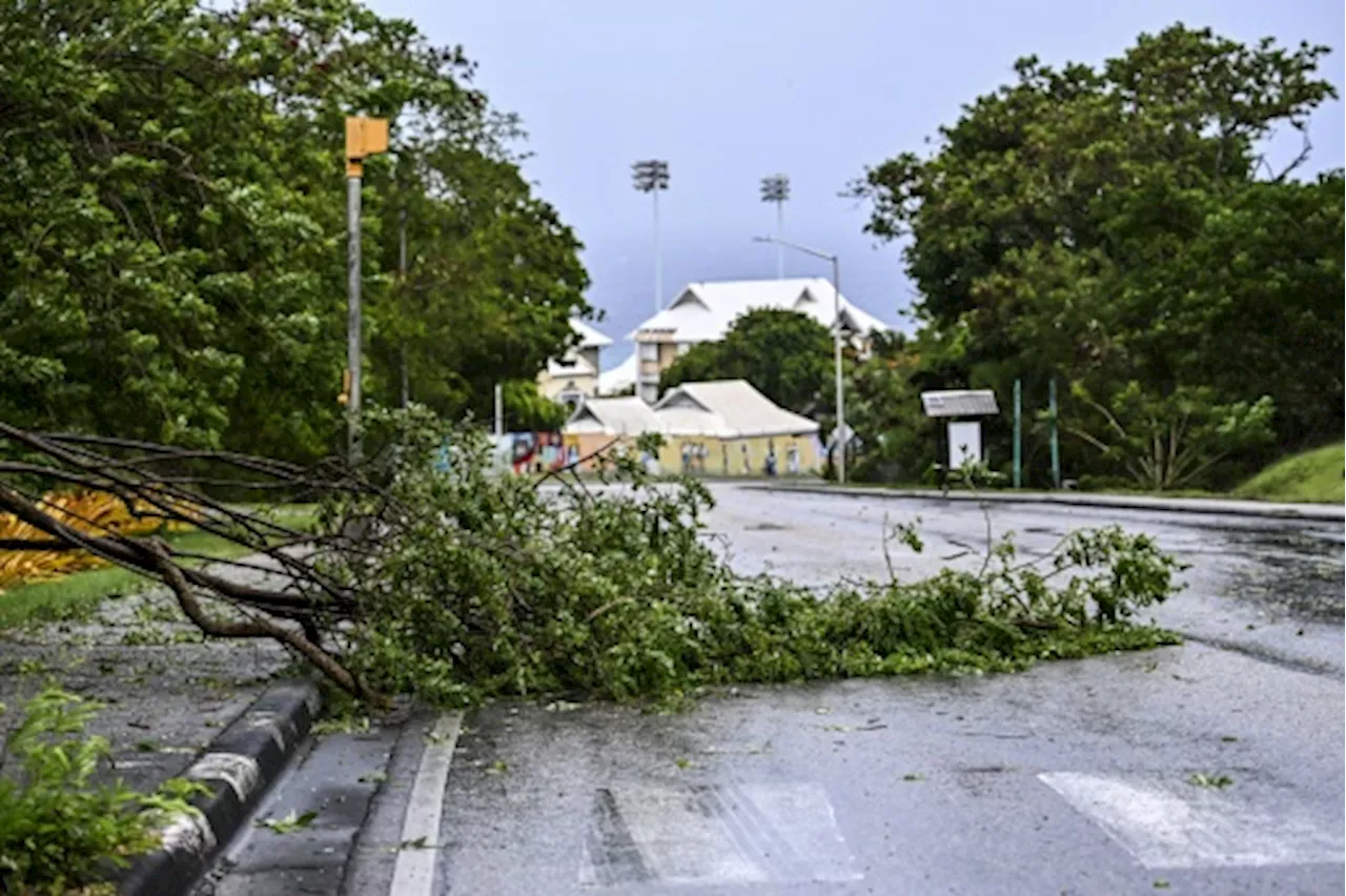 L'ouragan Béryl se renforce à nouveau à l'approche des Caraïbes