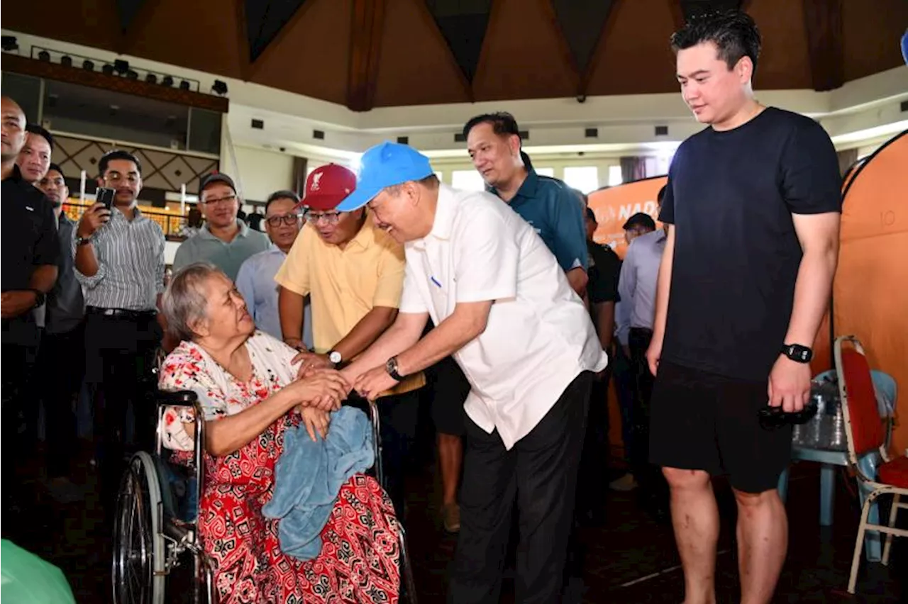 RM1,000 cash aid for each family at Penampang flood shelter: Hajiji