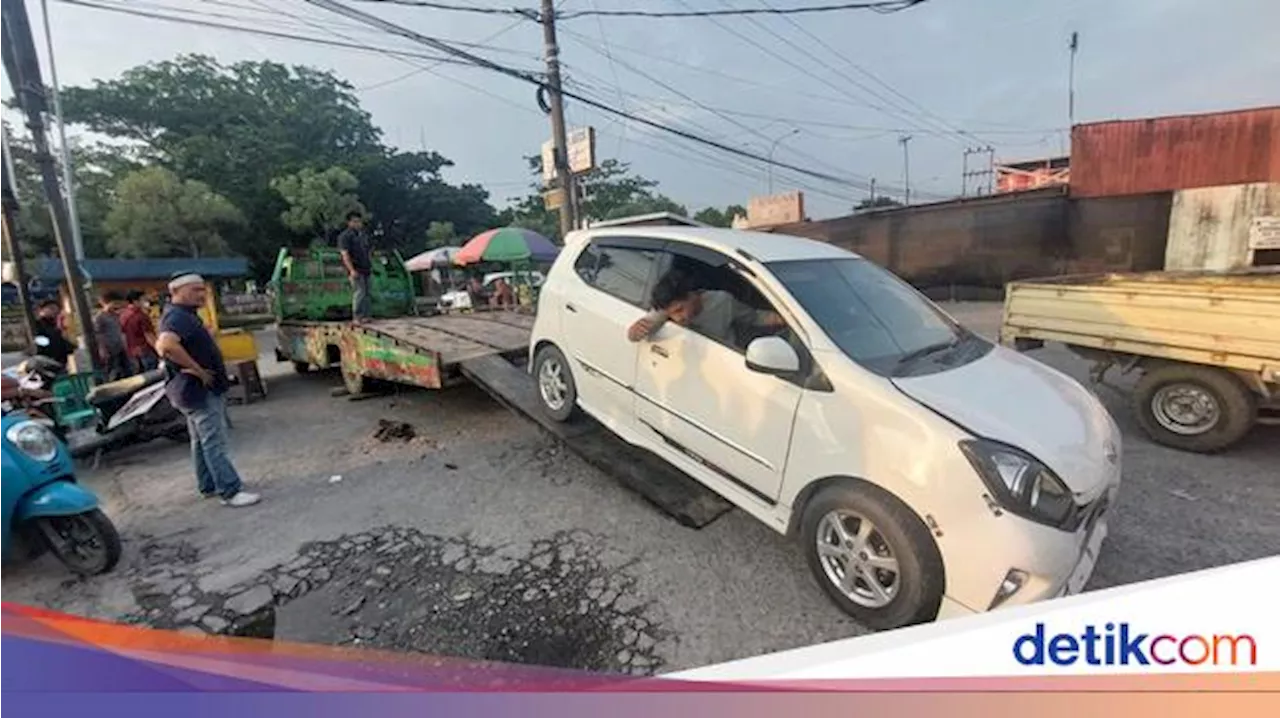 Heboh Pria ODGJ Setir Mobil Lawan Arus-Tabrak Pemobil di Pekanbaru