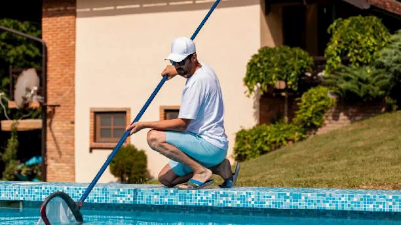 El sencillo truco para limpiar tu piscina este verano: no utilices este producto que todos usan