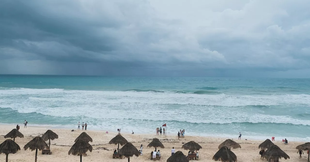 Quintana Roo declara alerta azul ante avance del huracán Beryl