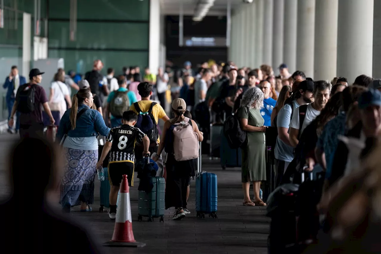 El verano empieza con el aeropuerto de El Prat hasta la bandera