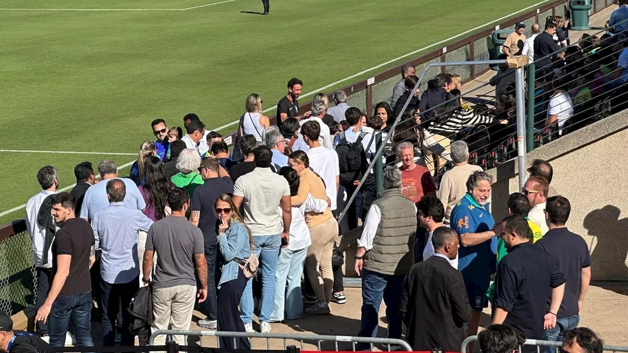 Brasil ensaia time para enfrentar Colômbia em treino lotado de cartolas