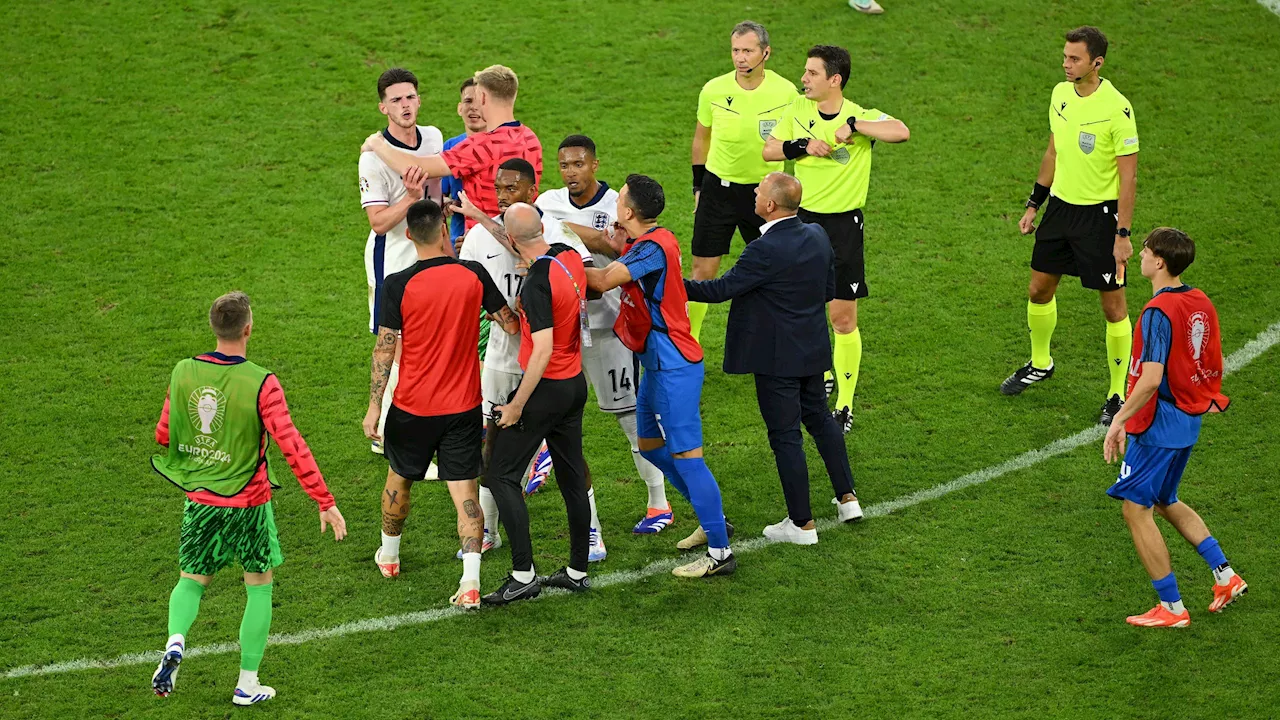 EM 2024: Slowakei-Trainer Francesco Calzona attackiert Englands Declan Rice nach dem Schlusspfiff des Achtelfinals