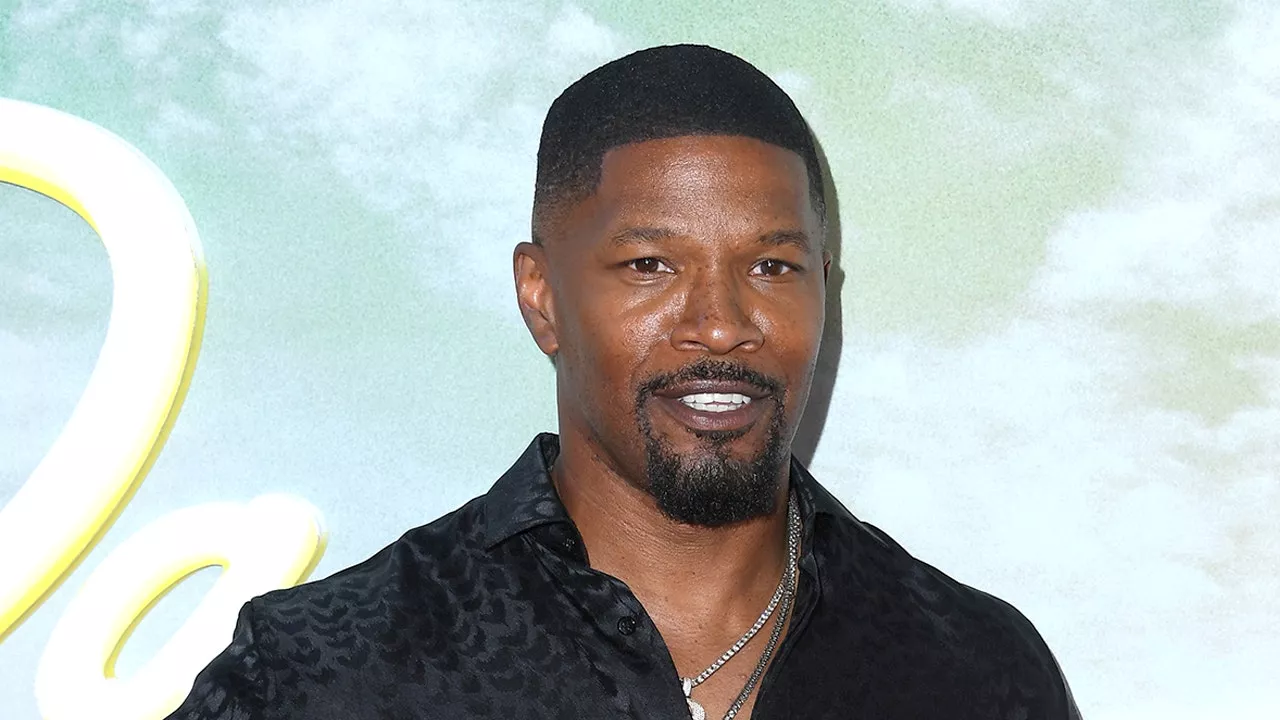 Jamie Foxx says mysterious hospitalization began with 'bad headache,' actor can't 'remember anything'