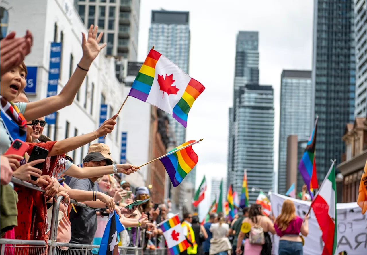 Parade: Thousands celebrate Pride in downtown Toronto as parade ends ...