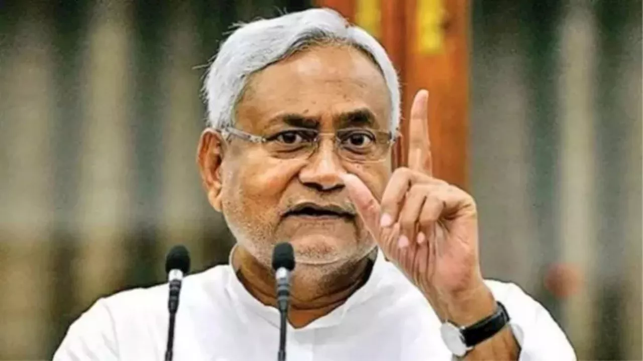 Bihar Transfer-Posting: नीतीश सरकार का देर रात बड़ा एक्शन, 600 से ज्यादा अधिकारी इधर से उधर; ये रही पूरी लिस्ट