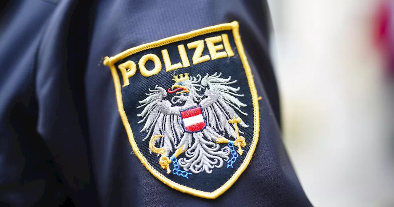 Vermummter Mann gab sich als Polizist aus und überfiel Frau in Wohnung