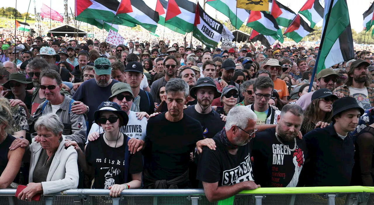 Marina Abramovic, sette minuti di silenzio al Glastonbury Festival: coinvolte 200 mila persone