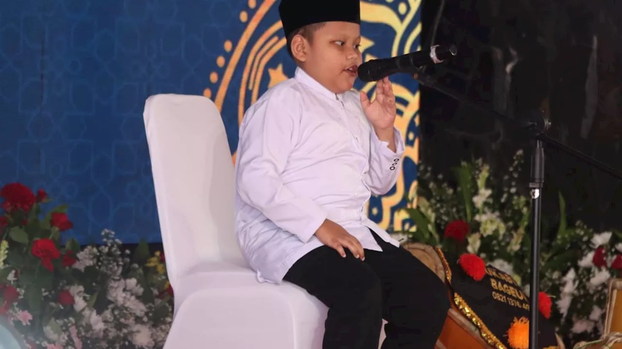 Kisah Haru Bocah Tahfiz Disabilitas Netra Lantunkan Ayat Suci Al-Qur'an Saat HUT Bhayangkara di Sukabumi